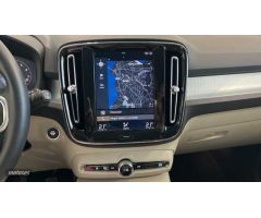 Volvo XC40 1.5 T3 MOMENTUM 156 5P de 2018 con 113.609 Km por 23.800 EUR. en A Coruna