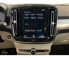 Volvo XC40 1.5 T3 MOMENTUM 156 5P de 2018 con 113.609 Km por 23.800 EUR. en A Coruna