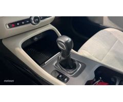 Volvo XC40 1.5 T3 MOMENTUM 156 5P de 2018 con 113.609 Km por 23.800 EUR. en A Coruna