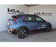 Kia Niro 1.6 GDI PHEV DRIVE 183 5P de 2023 con 5 Km por 37.490 EUR. en Cadiz