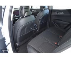 Kia Sportage 1.6 T-GDI HEV TECH AUTO 230 5P de 2023 con 5 Km por 37.990 EUR. en Cadiz