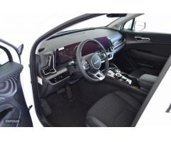 Kia Sportage 1.6 T-GDI HEV TECH AUTO 230 5P de 2023 con 5 Km por 37.990 EUR. en Cadiz