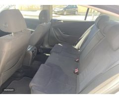 Volkswagen Passat Variant Executive 2.0 TDI 110kW (150CV) de 2010 con 208.000 Km por 8.500 EUR. en S