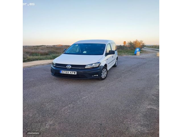 Volkswagen Caddy Kombi 2.o TDI BMT 5p 5L de 2019 con 184.000 Km por 15.500 EUR. en Valencia