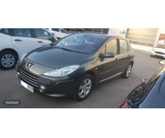 Peugeot 307 1.6 HDi 110 XS 5p. de 2007 con 245.000 Km por 3.750 EUR. en Pontevedra