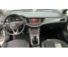 Opel Astra ST 1.6CDTI SELECTIVE de 2018 con 253.340 Km por 7.300 EUR. en Madrid