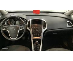 Opel Astra 1.6CDTI S/S SELECTIVE 136CV de 2014 con 184.565 Km por 6.700 EUR. en Madrid