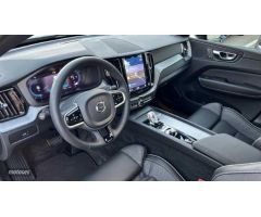 Volvo XC 60 XC60 Plus, B4 (diesel), Diesel, Dark de 2022 con 14.676 Km por 57.900 EUR. en Malaga