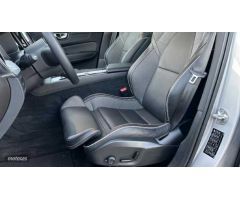 Volvo XC 60 XC60 Plus, B4 (diesel), Diesel, Dark de 2022 con 14.676 Km por 57.900 EUR. en Malaga