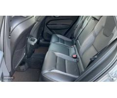 Volvo XC 60 XC60 Plus, B4 (diesel), Diesel, Dark de 2022 con 14.676 Km por 57.900 EUR. en Malaga