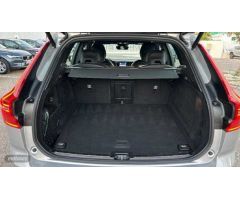 Volvo XC 60 XC60 Plus, B4 (diesel), Diesel, Dark de 2022 con 14.676 Km por 57.900 EUR. en Malaga