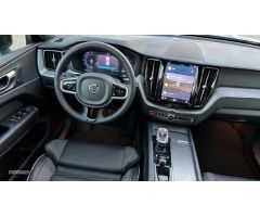 Volvo XC 60 XC60 Plus, B4 (diesel), Diesel, Dark de 2022 con 14.676 Km por 57.900 EUR. en Malaga