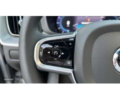 Volvo XC 60 XC60 Plus, B4 (diesel), Diesel, Dark de 2022 con 14.676 Km por 57.900 EUR. en Malaga