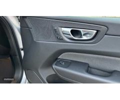 Volvo XC 60 XC60 Plus, B4 (diesel), Diesel, Dark de 2022 con 14.676 Km por 57.900 EUR. en Malaga