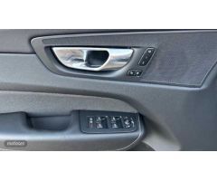 Volvo XC 60 XC60 Plus, B4 (diesel), Diesel, Dark de 2022 con 14.676 Km por 57.900 EUR. en Malaga
