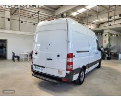 Mercedes Sprinter Frigorifico, isotermo con ganchos de carne de 2016 con 282.419 Km por 16.990 EUR.
