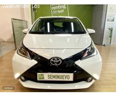 Toyota Aygo 1.0 x play 70cv de 2017 con 118.900 Km por 8.990 EUR. en Sevilla