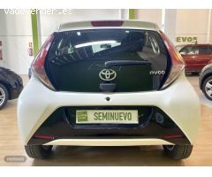 Toyota Aygo 1.0 x play 70cv de 2017 con 118.900 Km por 8.990 EUR. en Sevilla