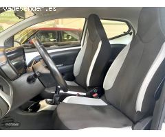 Toyota Aygo 1.0 x play 70cv de 2017 con 118.900 Km por 8.990 EUR. en Sevilla