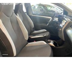 Toyota Aygo 1.0 x play 70cv de 2017 con 118.900 Km por 8.990 EUR. en Sevilla
