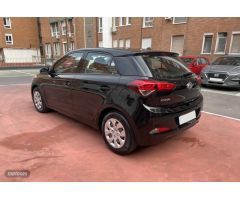 Hyundai i20 1.2 MPI Klass de 2017 con 148.000 Km por 7.700 EUR. en Madrid