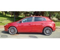 Fiat Bravo FIAT  1.9Mjt Dynamic Pack Sport 120 de 2008 con 147.000 Km por 4.500 EUR. en Navarra