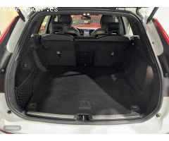 Volvo XC 60 XC60 R-Design, B4 mild hybrid (diesel) de 2022 con 32.456 Km por 49.900 EUR. en Badajoz