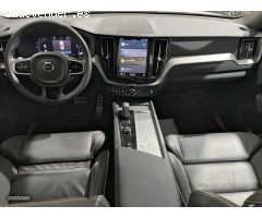Volvo XC 60 XC60 R-Design, B4 mild hybrid (diesel) de 2022 con 32.456 Km por 49.900 EUR. en Badajoz