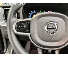 Volvo XC 60 XC60 R-Design, B4 mild hybrid (diesel) de 2022 con 32.456 Km por 49.900 EUR. en Badajoz