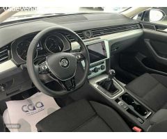 Volkswagen Passat 2.0TDI Advance 110kW de 2019 con 52.000 Km por 20.990 EUR. en Alava