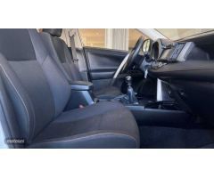 Toyota RAV 4 2.0D ADVANCE 4WD 124 5P de 2015 con 100.212 Km por 19.500 EUR. en A Coruna