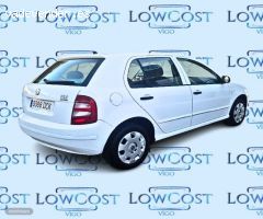 Skoda Fabia 1.2 GASOLINA de 2004 con 120.000 Km por 3.500 EUR. en Pontevedra