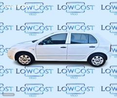 Skoda Fabia 1.2 GASOLINA de 2004 con 120.000 Km por 3.500 EUR. en Pontevedra