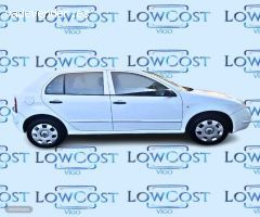 Skoda Fabia 1.2 GASOLINA de 2004 con 120.000 Km por 3.500 EUR. en Pontevedra