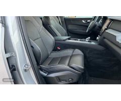 Volvo XC 60 2.0 B4 P PLUS DARK AUTO 197 5P de 2022 con 14.841 Km por 57.900 EUR. en Malaga