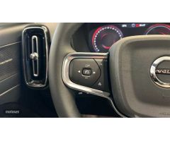 Volvo XC40 XC40 Recharge Plus, T4 plug-in hybrid, Electrico/Gasolina, Dark de 2023 con 6 Km por 45.5