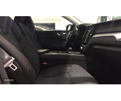 Volvo XC 60 XC60 Core, B4 (gasolina), Gasolina de 2023 con 11.320 Km por 44.900 EUR. en Valencia