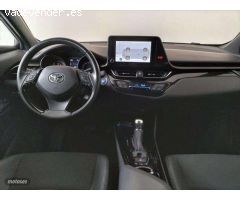 Toyota C-HR 125h Advance de 2022 con 28.154 Km por 26.900 EUR. en MADRID