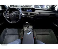 Lexus UX 250h Business 2wd de 2022 con 10.700 Km por 31.900 EUR. en Madrid