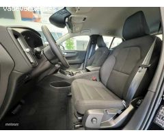 Volvo XC40 RECH T4 ESSENTIAL AUTOMATICO de 2023 con 6 Km por 42.500 EUR. en A Coruna