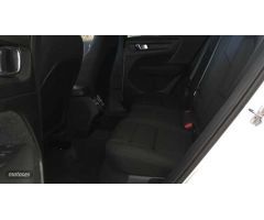 Volvo XC40 XC40 T3 Manual de 2018 con 104.580 Km por 25.500 EUR. en Alicante
