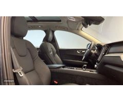 Volvo XC 60 XC60 Plus, B4 (gasolina), Gasolina, Bright de 2023 con 14.105 Km por 51.700 EUR. en Alic