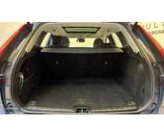 Volvo XC 60 XC60 Plus, B4 (gasolina), Gasolina, Bright de 2023 con 14.105 Km por 51.700 EUR. en Alic