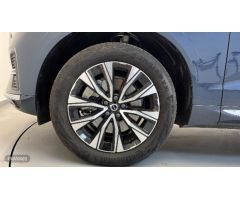 Volvo XC 60 XC60 Plus, B4 (gasolina), Gasolina, Bright de 2023 con 14.105 Km por 51.700 EUR. en Alic
