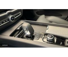 Volvo XC 60 XC60 Plus, B4 (gasolina), Gasolina, Bright de 2023 con 14.105 Km por 51.700 EUR. en Alic