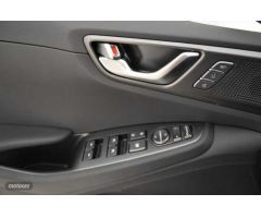 Hyundai Ioniq 1.6 GDI Style de 2021 con 16.000 Km por 26.900 EUR. en Palencia
