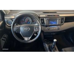 Toyota RAV 4 2.0D ADVANCE 4WD 124 5P de 2015 con 100.212 Km por 19.500 EUR. en A Coruna