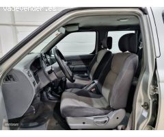 Nissan NP300 Navara Pickup doble  cabina de 2007 con 188.000 Km por 8.500 EUR. en Sevilla