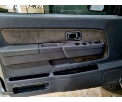Nissan NP300 Navara Pickup doble  cabina de 2007 con 188.000 Km por 8.500 EUR. en Sevilla