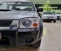 Nissan NP300 Navara Pickup doble  cabina de 2007 con 188.000 Km por 8.500 EUR. en Sevilla